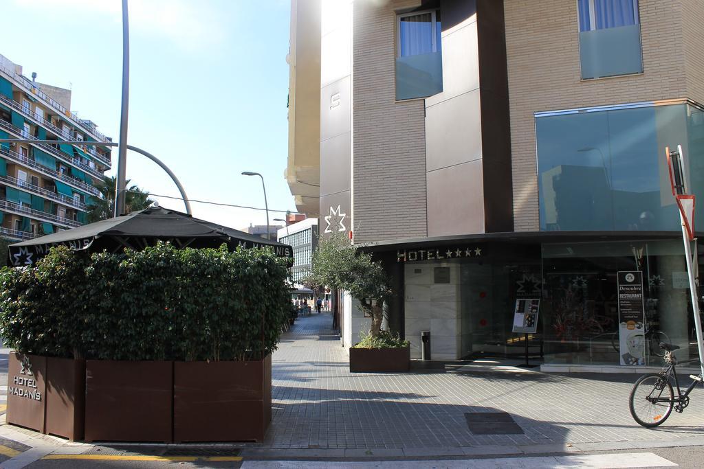 Hotel Madanis L'Hospitalet de Llobregat Exteriör bild
